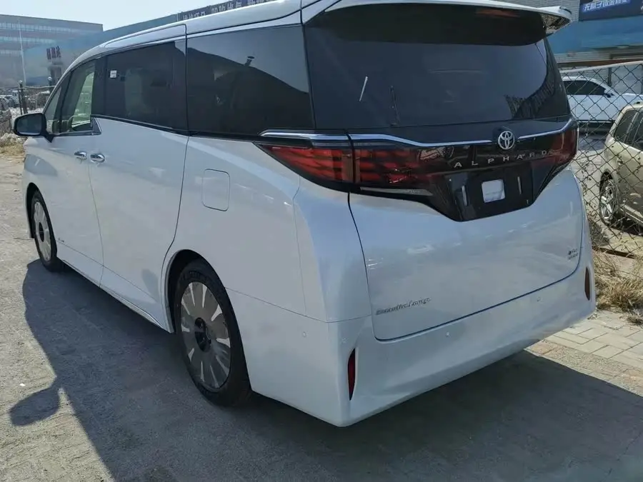 ألفارد 2025 هجين 2.5 لتر إصدار الذهب المتميز