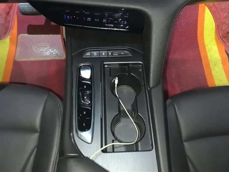 إنفينيتي 2020 28T الدفع الرباعي بريميوم