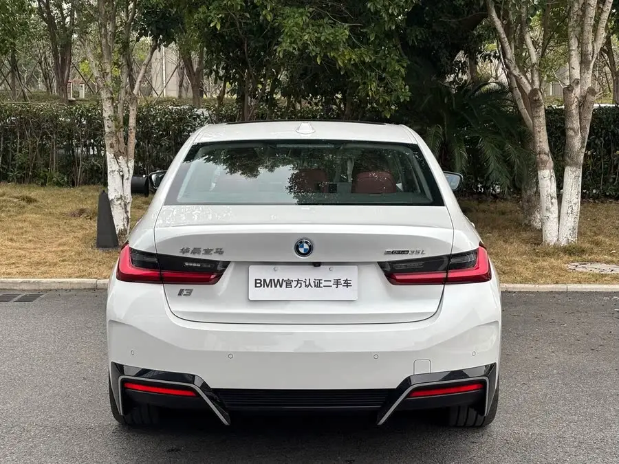 بي إم دبليو i3 2024 eDrive 35 L