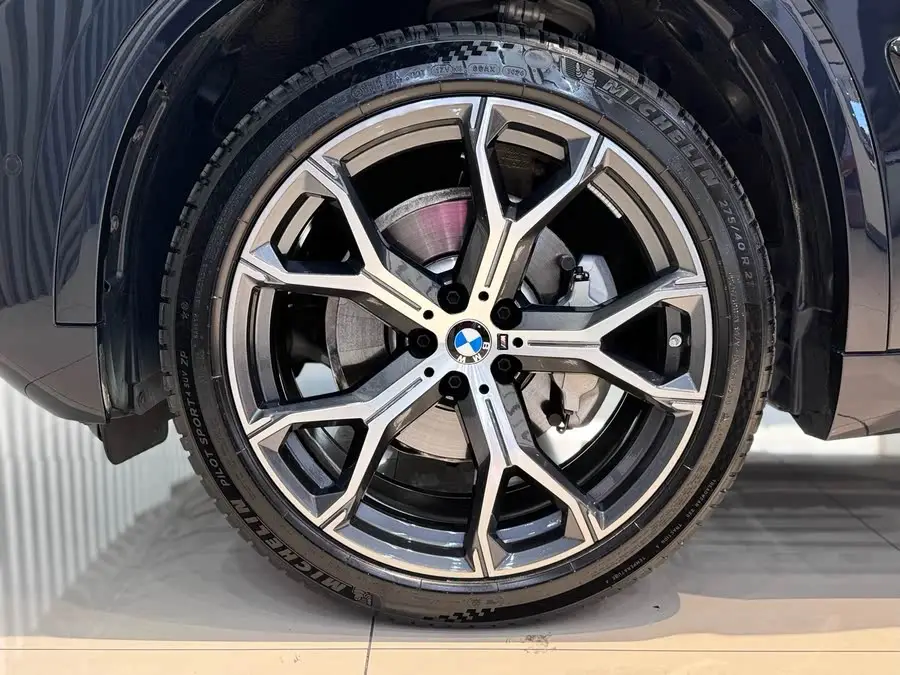BMW X5 2023 xDrive 30Li M Sport Package