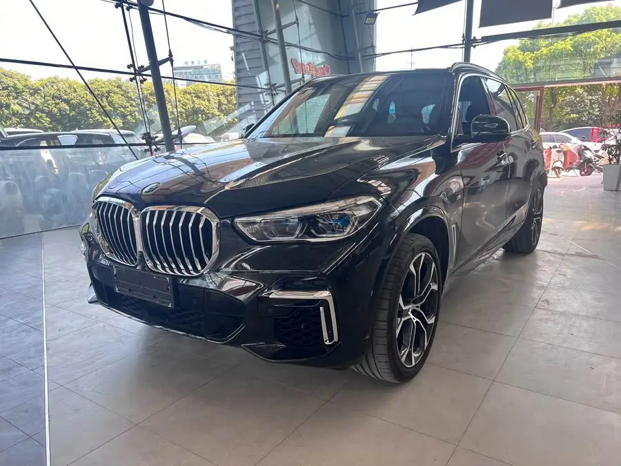بي إم دبليو X5 2022 xDrive 40Li حزمة M الرياضية