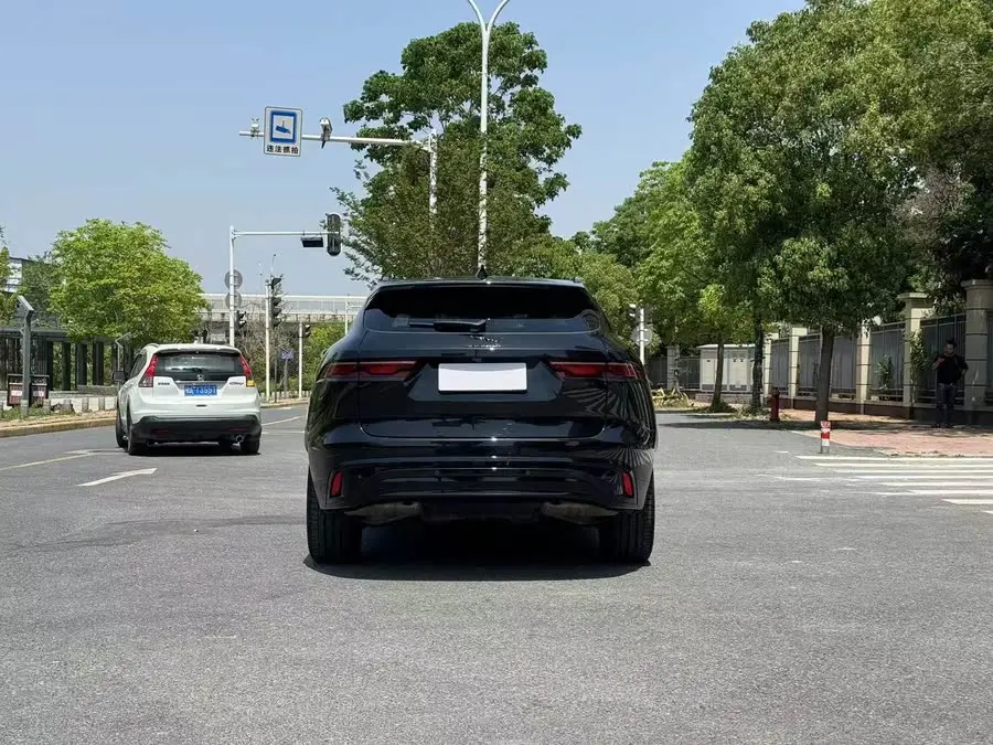 Jaguar F-PACE 2024 P250 R-Dynamic SE