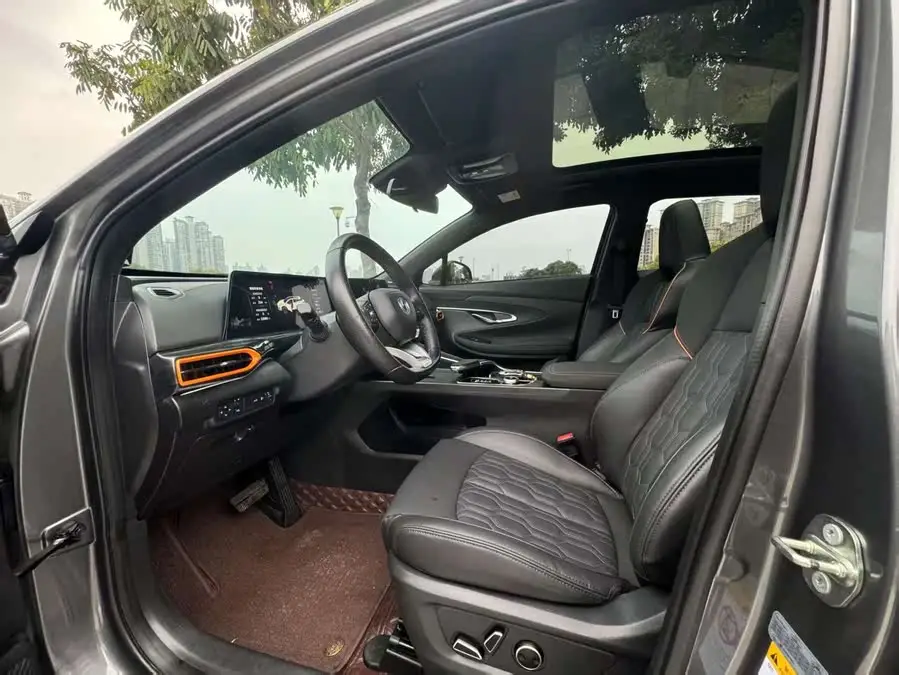 تشايوان UNI-T 2022 2.0T إصدار رياضي رائد