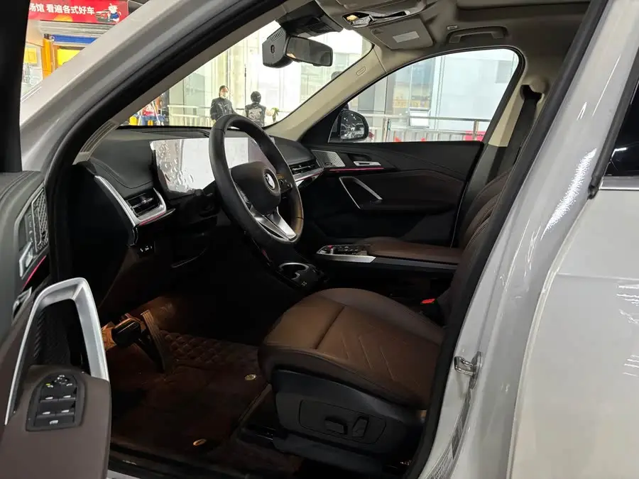 بي إم دبليو X1 2023 sDrive25Li حزمة M الرياضية