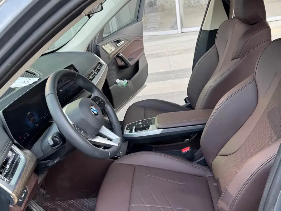 بي إم دبليو X1 2023 xDrive25Li حزمة التصميم X