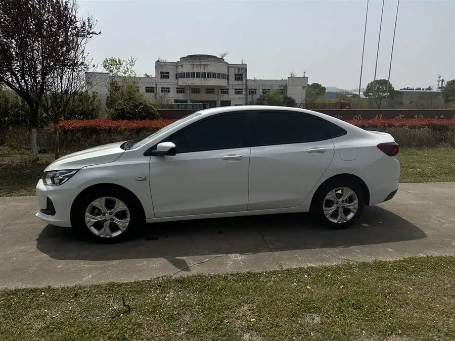 2021 شيفروليه كافاليير 325T أوتوماتيكي إصدار زينيي