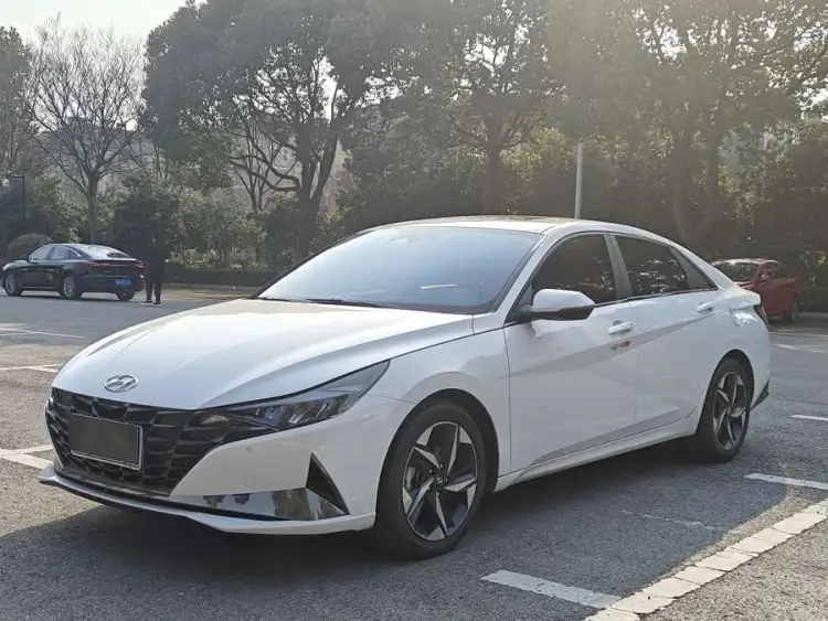 Elantra 2022 1.5L CVT LUX Premium