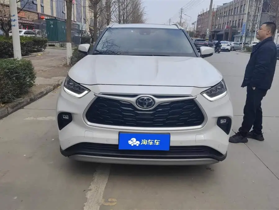 هايلاندر 2022 380T النسخة الفاخرة ذات الدفع الرباعي 7 مقاعد