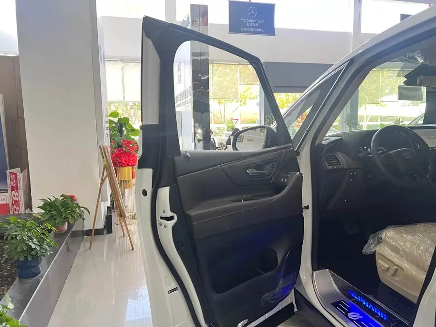 ألفارد 2024 بمحرك مزدوج سعة 2.5 لتر النسخة المتميزة