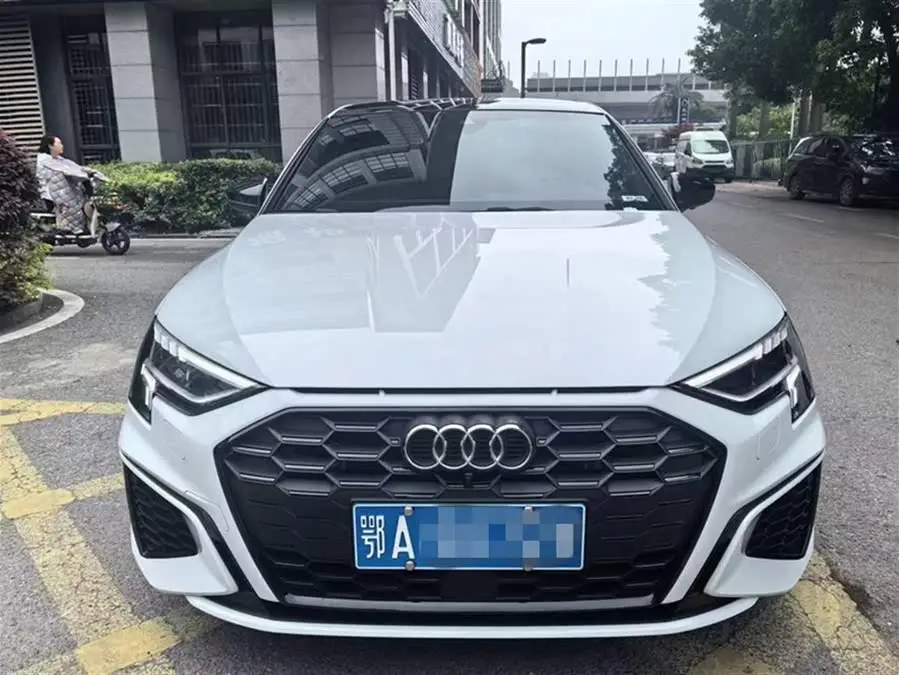 أودي A3 2021 A3L ليموزين 35 TFSI أناقة عصرية