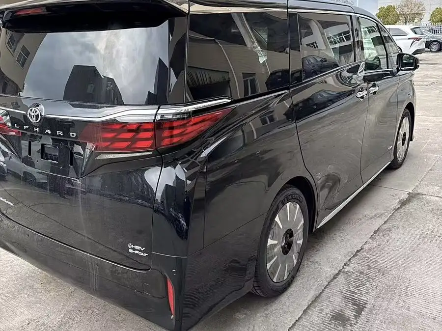 ألفارد 2025 هايبرد 2.5 لتر إصدار الاستمتاع الذهبي