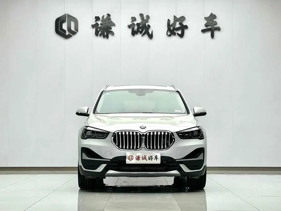 بي إم دبليو X1 2021 طراز مُحسّن sDrive20Li الحصري