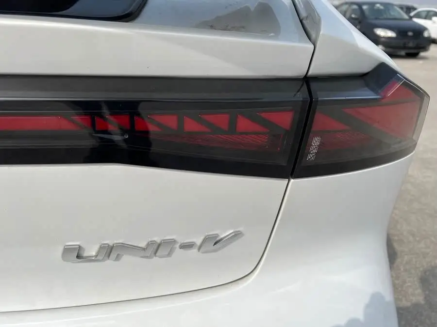 Changan UNI-V 2022 1.5T Premium