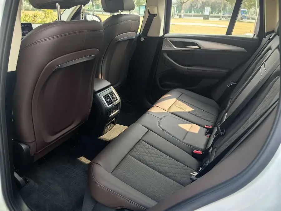 بي إم دبليو iX3 2022 فئة التحديث الابتكارية