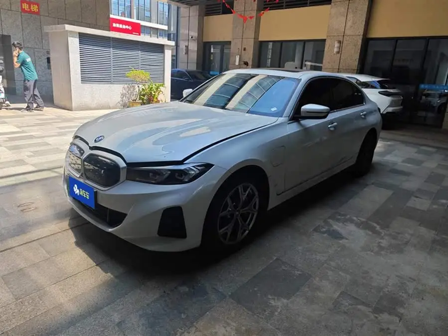 بي إم دبليو i3 2022 eDrive 35 L