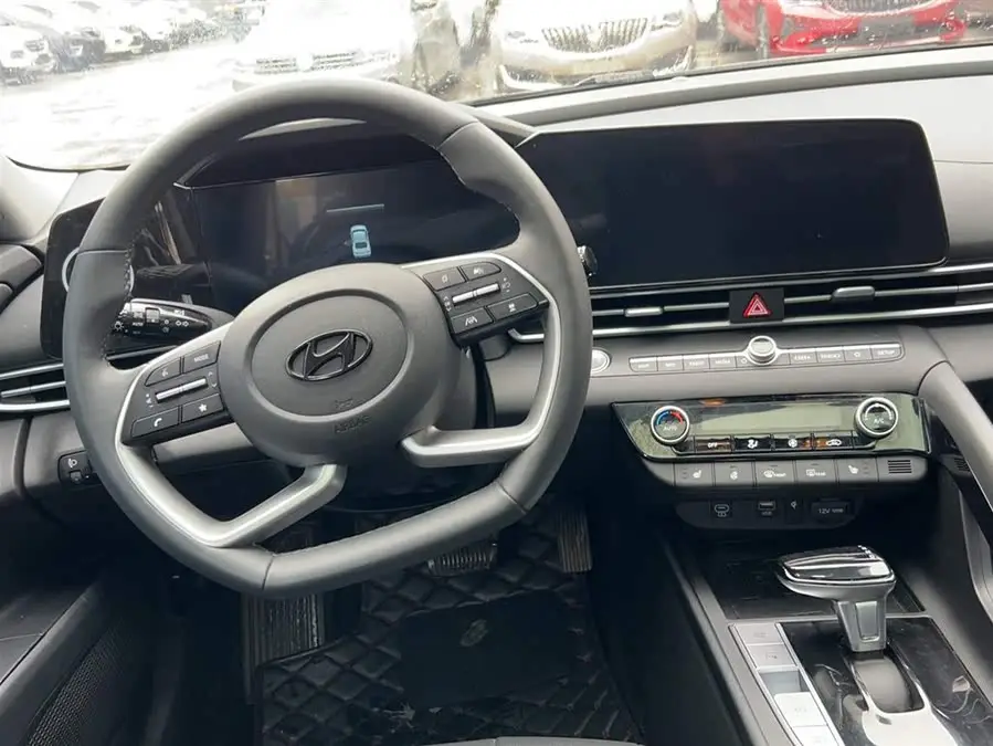 إيلانتر 2023 1.5L CVT LUX النسخة المتميزة