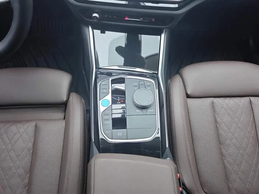 بي إم دبليو i3 2022 eDrive 35 L