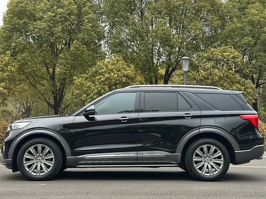 مستكشف 2020 EcoBoost 285 دفع رباعي تيتانيوم 7 مقاعد