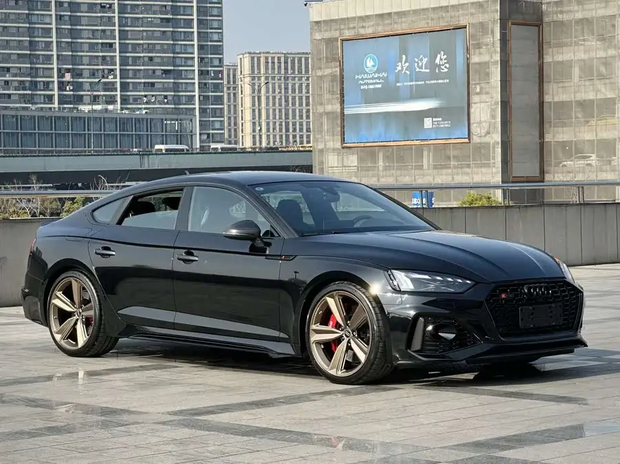 أودي RS 5 طراز 2023 RS 5 2.9T سبورتباك النسخة الذهبية الداكنة