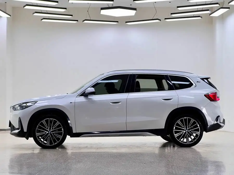 بي إم دبليو X1 2023 xDrive25Li حزمة تصميم X