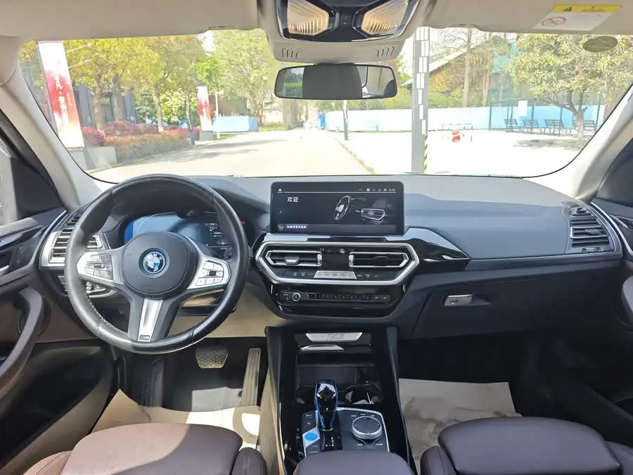 BMW iX3 2022 Leading Edition