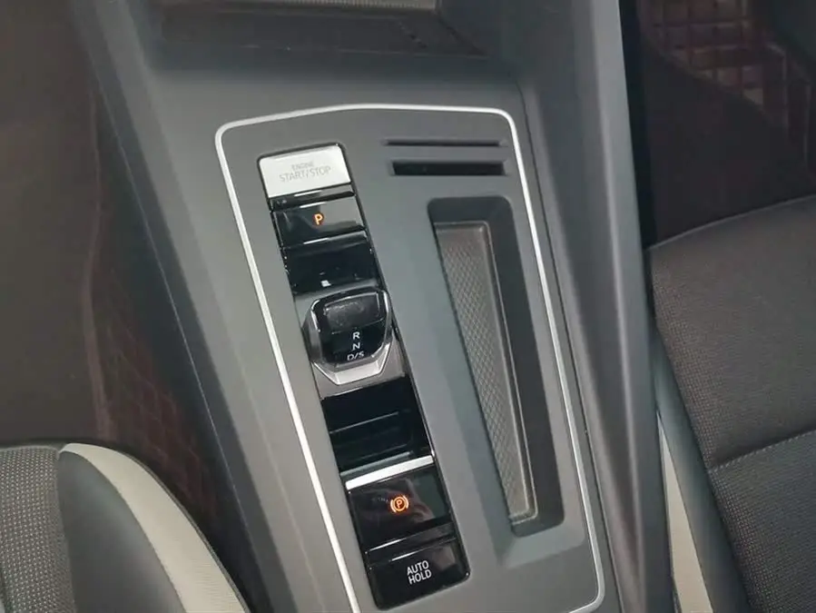 غولف 2023 280TSI DSG برو الإصدار الذكري العشرين