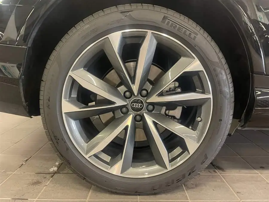 Audi Q7 2023 55 TFSI quattro S line Sport