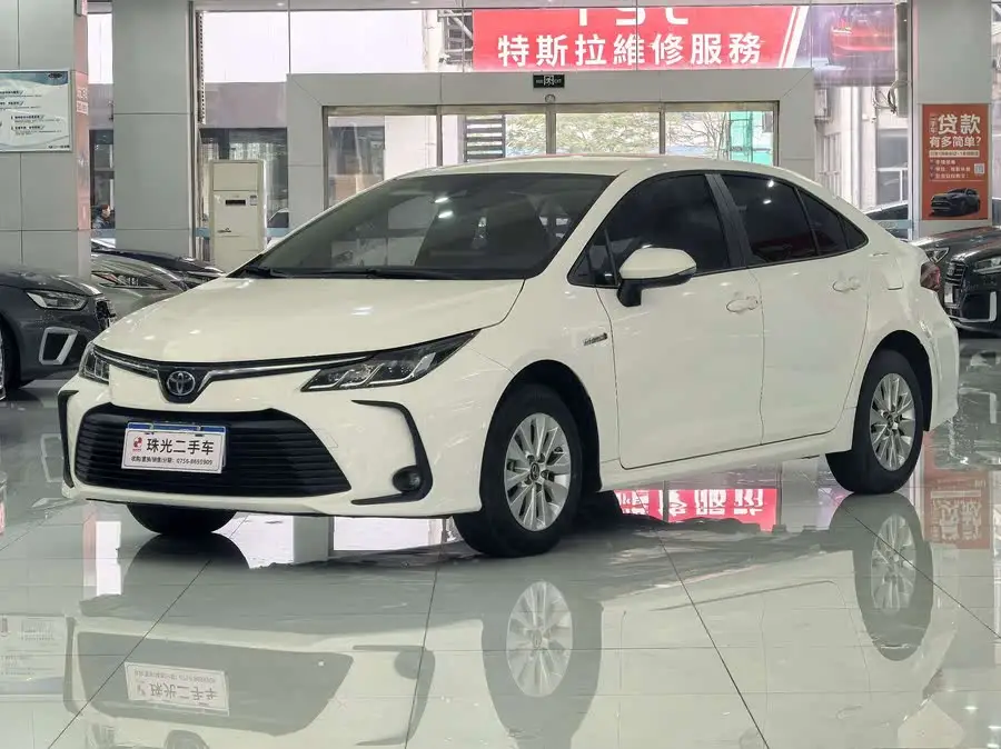 كورولا 2022 النسخة الرائدة بمحرك مزدوج 1.8 لتر E-CVT