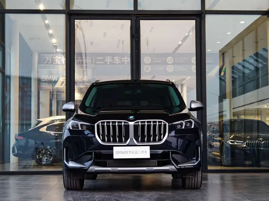 بي إم دبليو X1 طراز 2023 sDrive20Li حزمة تصميم X