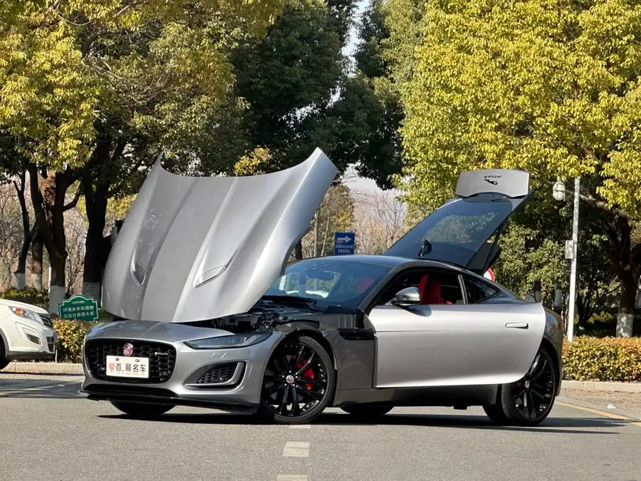 جاكوار F-TYPE 2023 P300 النسخة الصلبة R-DYNAMIC BLACK