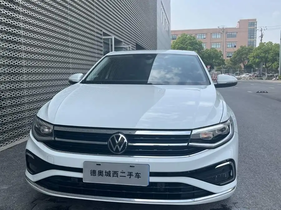 2023 Bora 300TSI DSG Premium Edition