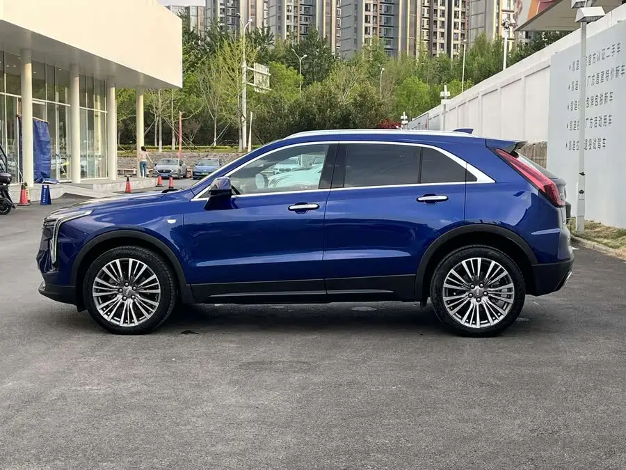 Cadillac XT4 2024 28T Two-Wheel Drive Premium