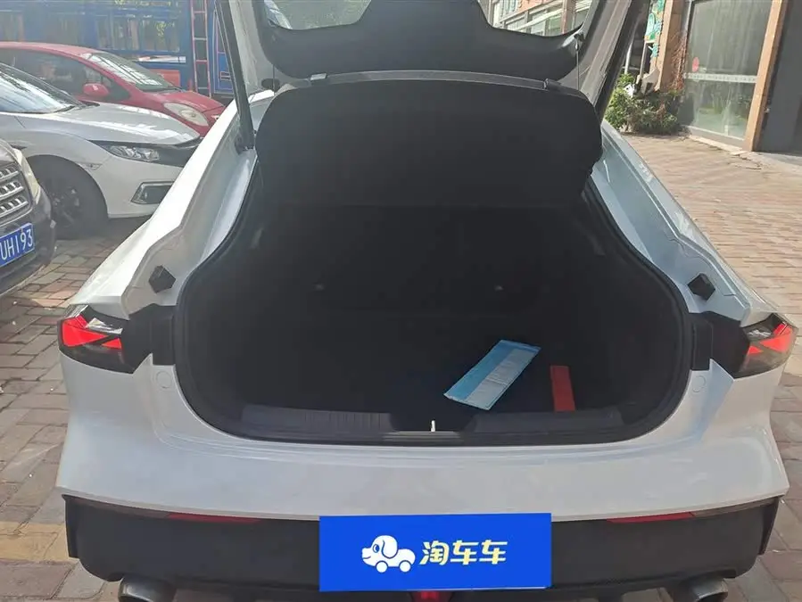 Changan UNI-V 2022 1.5T Smart Navigation Edition