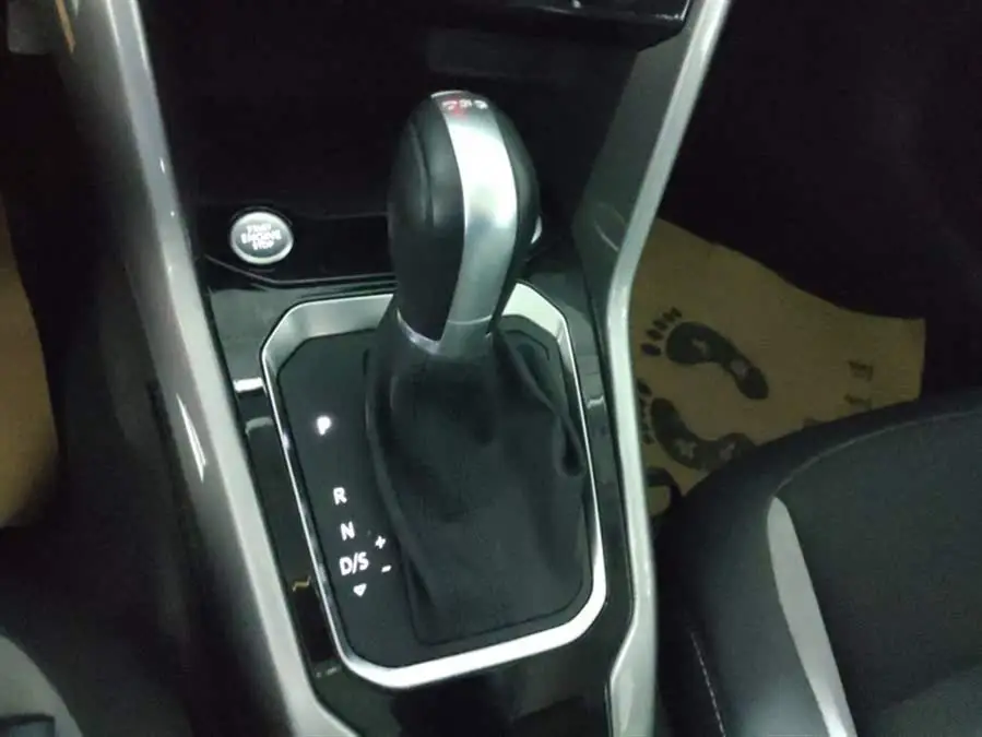 T-ROC 2022 طراز 280TSI DSG دفع ثنائي R-Line Pro PLUS