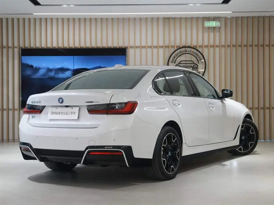 بي إم دبليو i3 2024 eDrive 40 L حزمة الليل