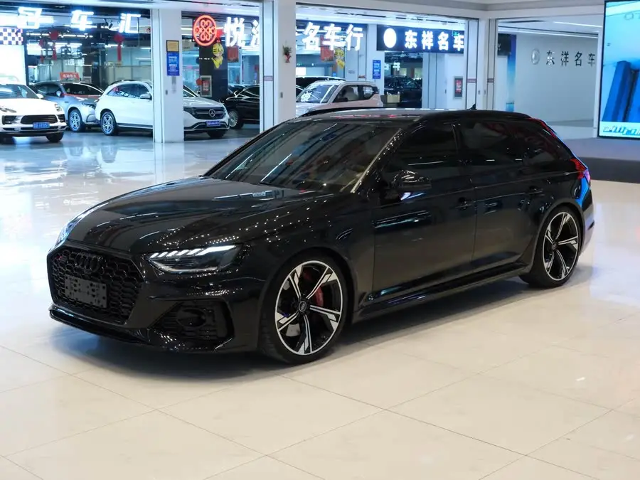 أودي RS 4 2023 RS4 أفانت إصدار بلاك