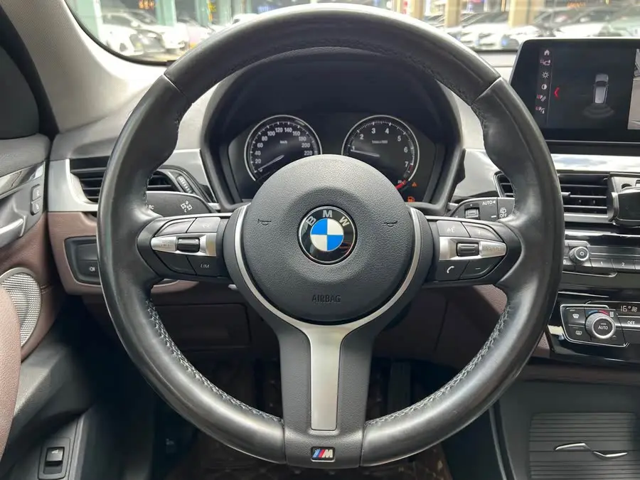 BMW X1 2021 sDrive25Li Leading