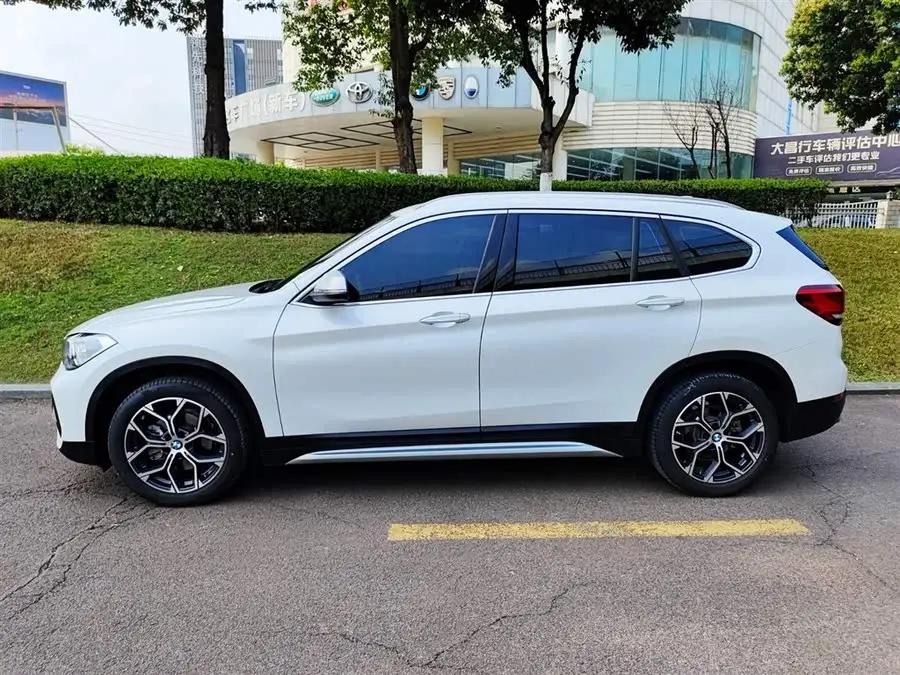 بي إم دبليو X1 2022 sDrive20Li إصدار الموضة