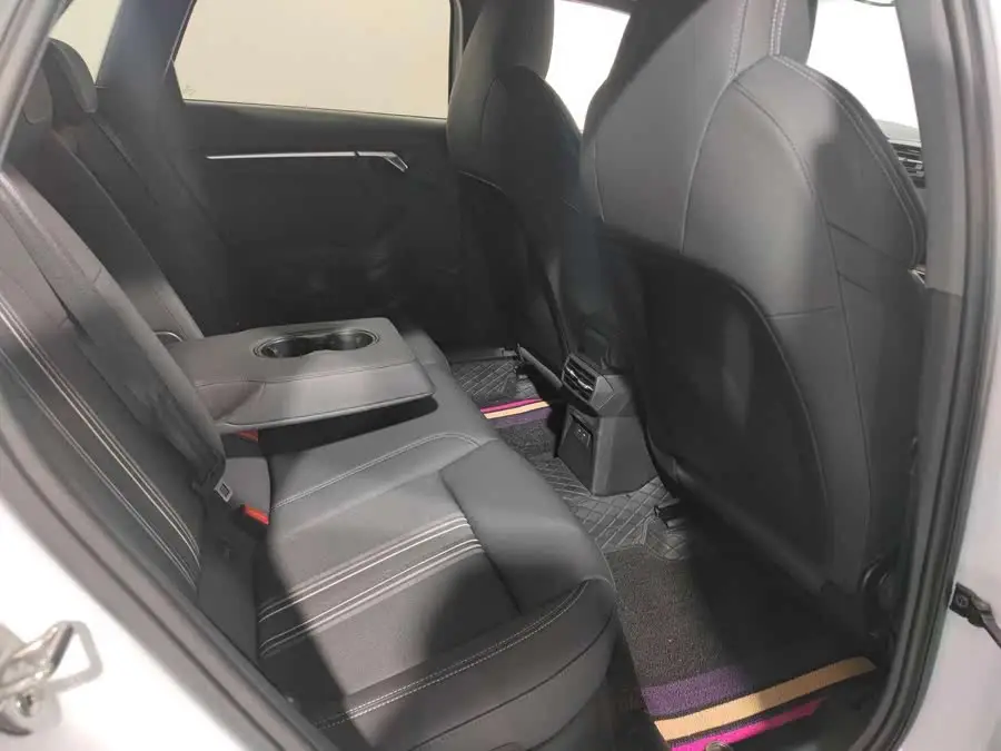 أودي A3 2024 سبورتباك 35 TFSI الطراز الرياضي الأنيق