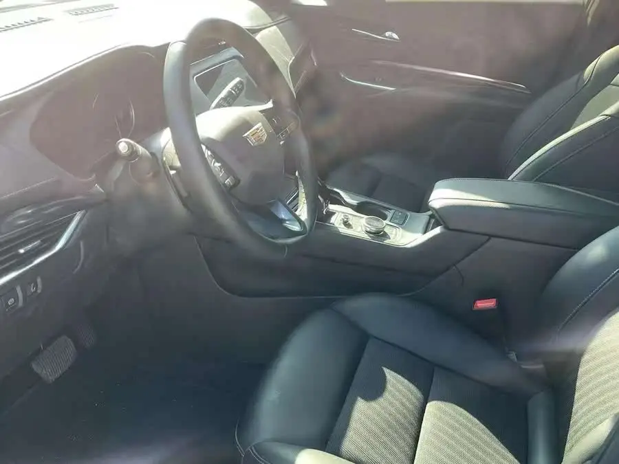 كاديلاك XT4 2021 28T دفع ثنائي رائد