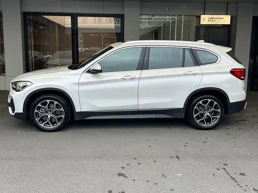 بي ام دبليو X1 2021 sDrive25Li إصدار رائد