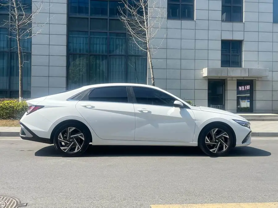 Elantra 2023 1.5L CVT LUX Premium Version