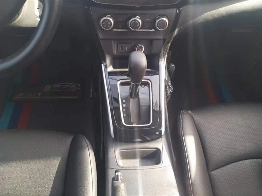 نيسان سيلفي الكلاسيكية 2021 1.6XL CVT الفاخرة