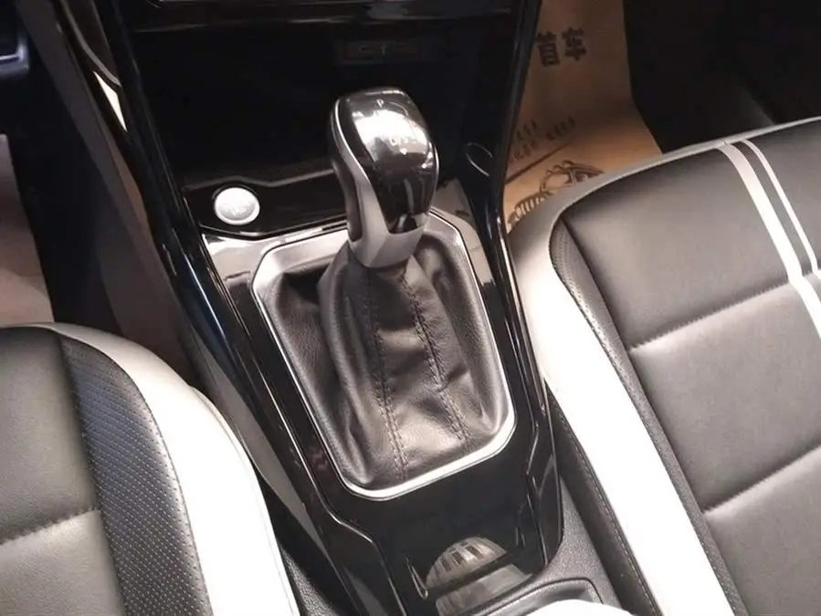 T-ROC 2023 300TSI DSG النسخة ذات الدفع الثنائي