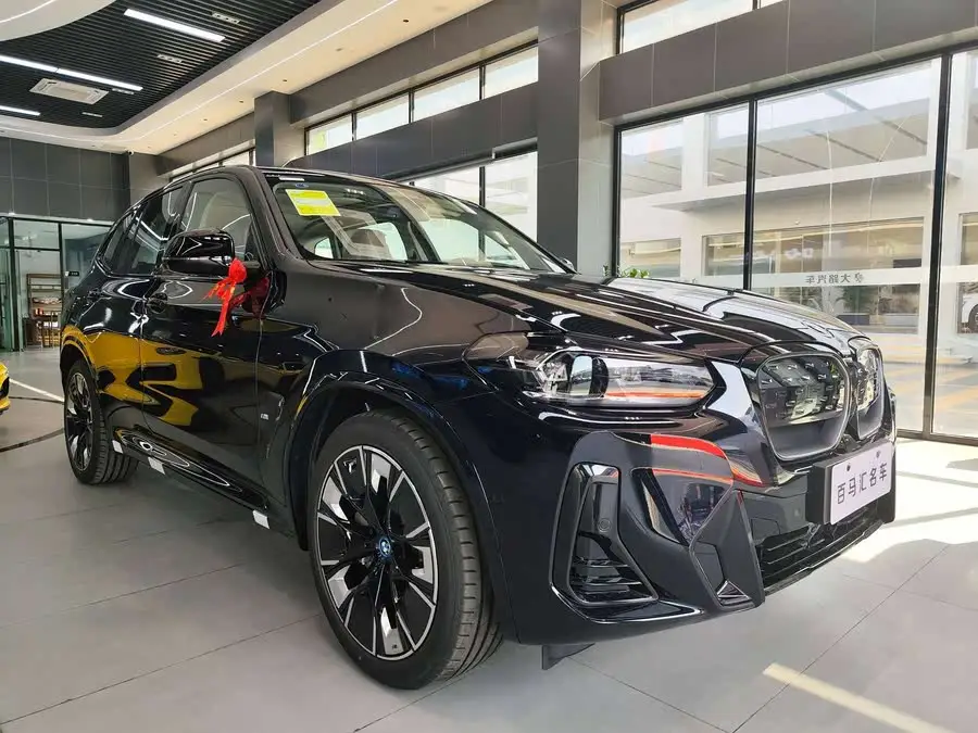 BMW iX3 2024 Leading Edition