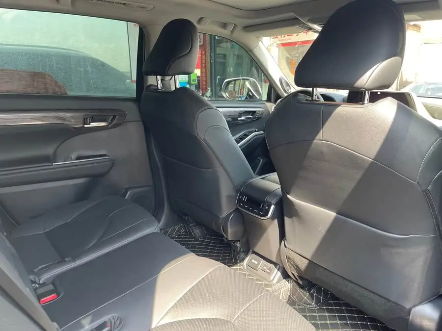 هايلاندر 2022 هايبرد 2.5 لتر دفع رباعي بريميوم 7 مقاعد