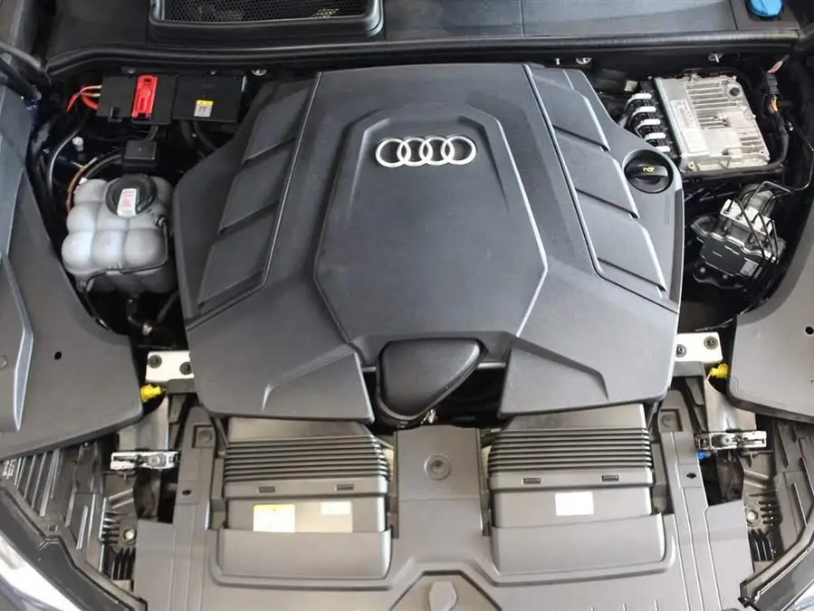 أودي Q8 2024 55 TFSI الديناميكية الفاخرة