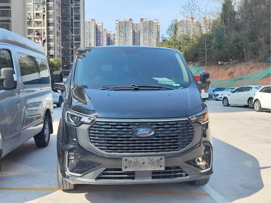 فوتون ترانسفان 2023 2.0T ديزل أوتوماتيكي للسفر التجاري قاعدة عجلات قصيرة سقف منخفض 7/8/9 مقاعد