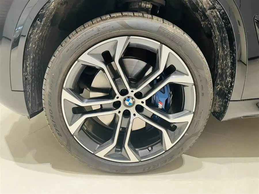 2023 BMW X5 xDrive 40Li Exclusive M Sport Night Package