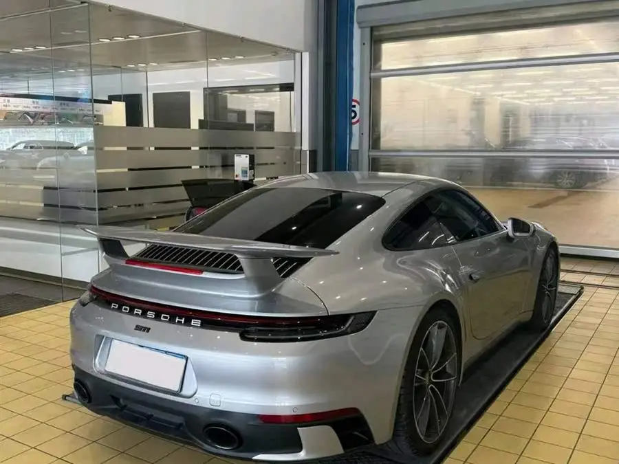 بورش 911 طراز 2023 كاريرا 3.0T